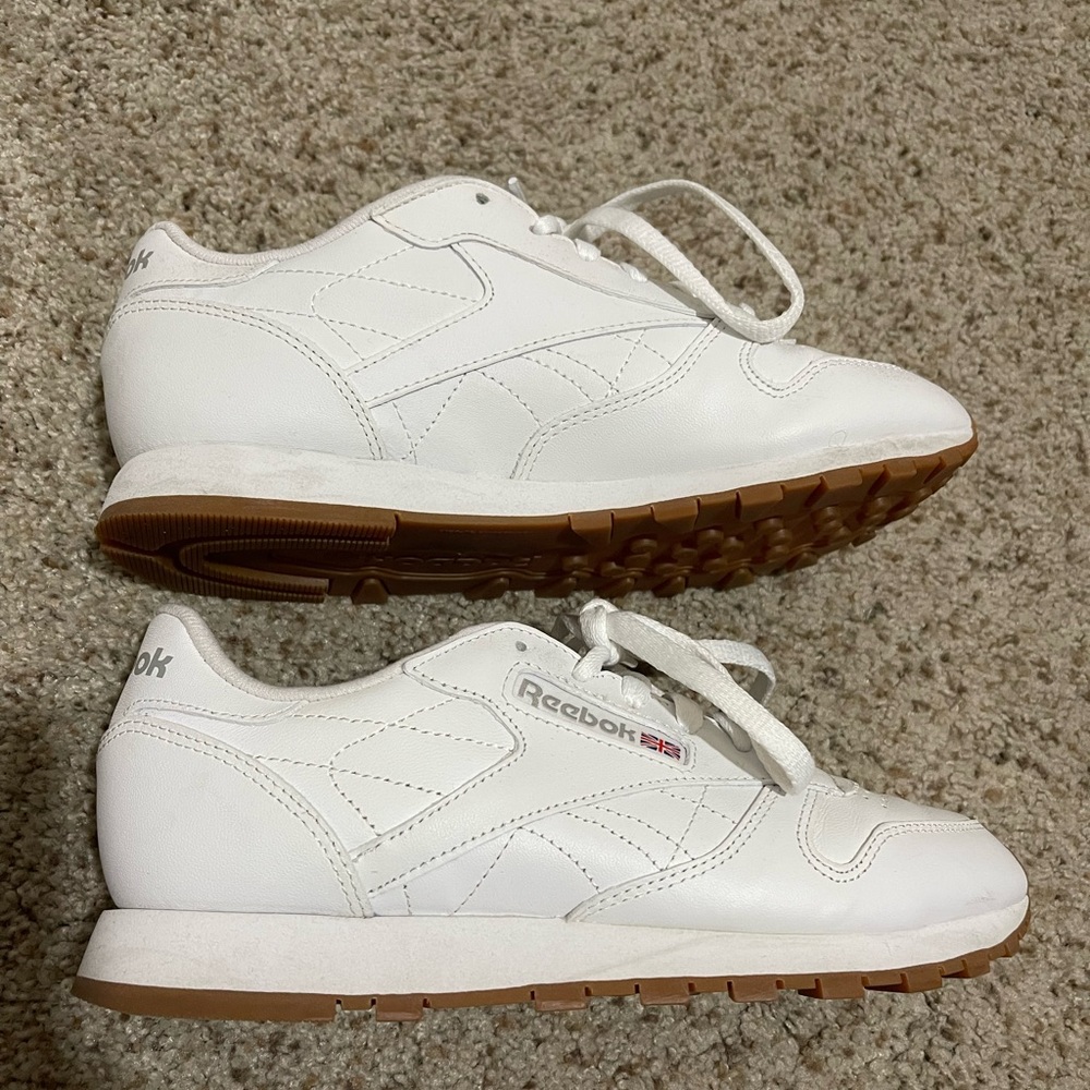 Womens Reebok Sneakers 7.5